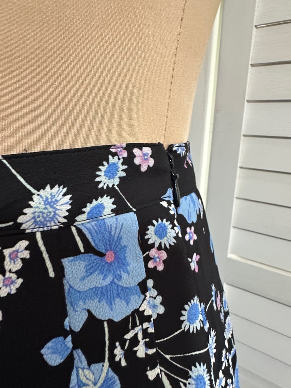 Talbots Pleated Wildflowers Midi Skirt Size 6 LW Like New - Picture 5 of 12